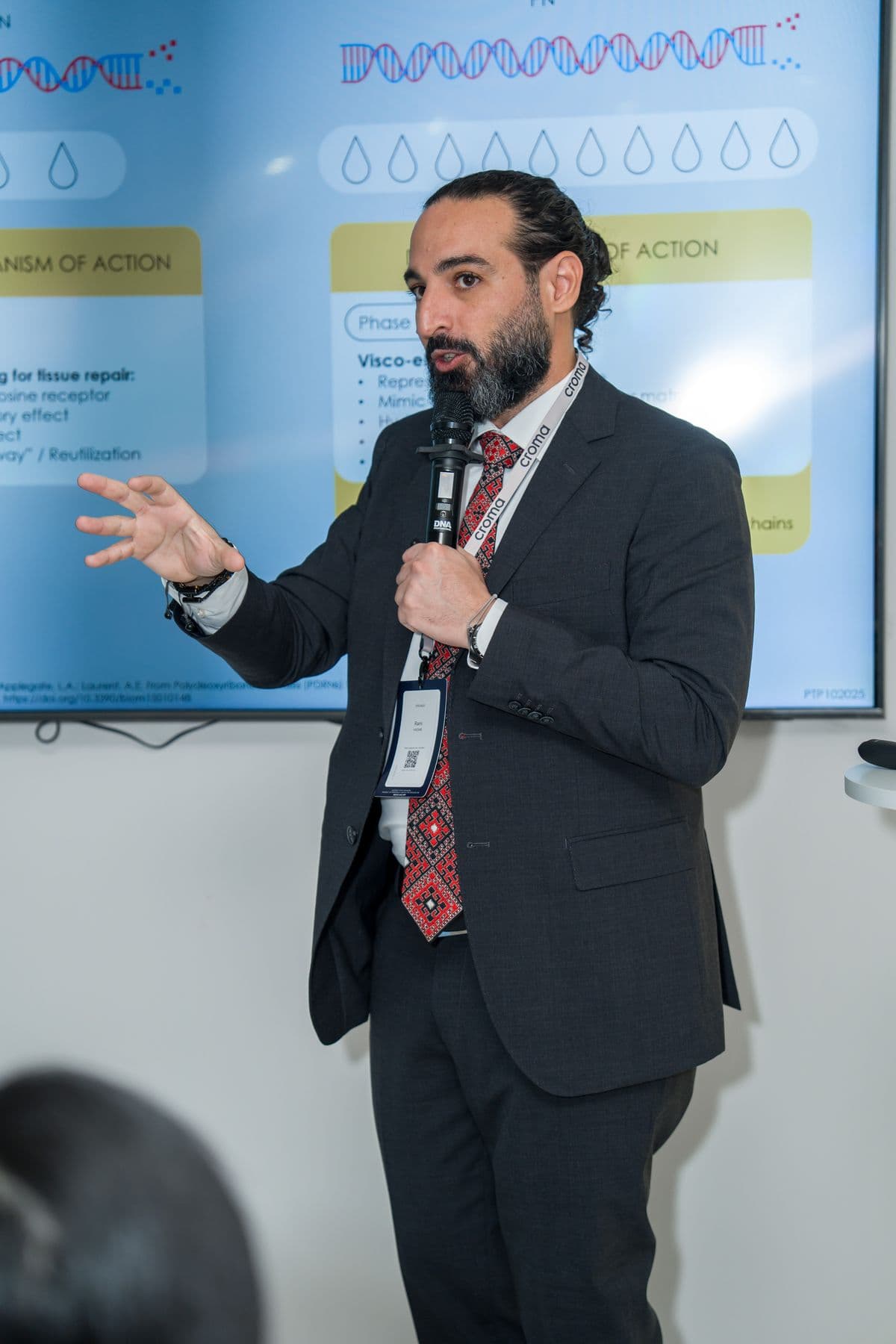 Expert presenting clinical research